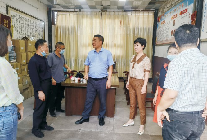 赖才建调研文游发展及文学工作