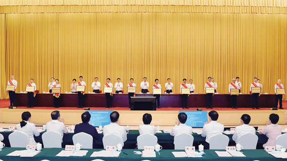 召开推动民营经济高质量发展大会