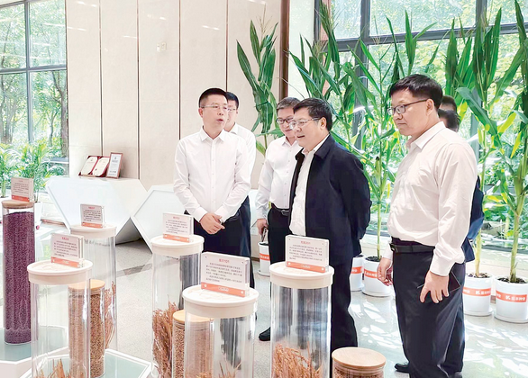 谭良良参加全国农垦“两大行动”推进会 并到北大荒农垦集团考察