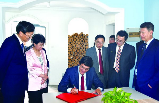 吉尔吉斯共和国副总理埃迪尔·拜萨洛夫来校考察