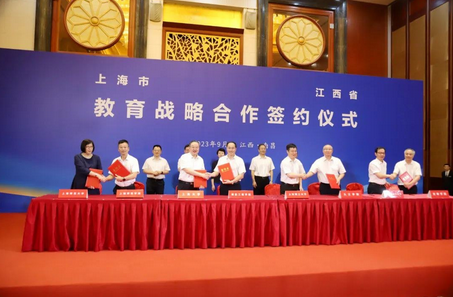 我 校 与 上 海 大 学 开 启 战 略 合 作