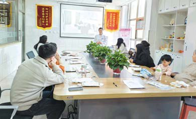 我院产后母婴康复中心联合孕妇学校举办“枕心实意为爱相缝”孕妈妈健康大课堂活动