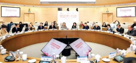 中外专家学者汇聚上外研讨与交流