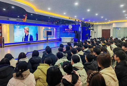 以 雷 锋 的 名 义 ，续 写 雷 锋 故 事 ———辽工程学子学雷锋系列活动纪实