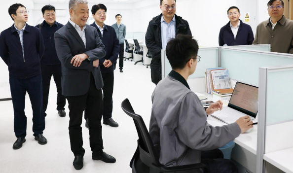 党委书记赵长禄走访部分文科学院